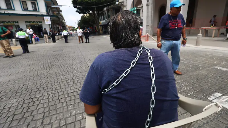 Hombre en huelga de hambre cierra Enríquez  